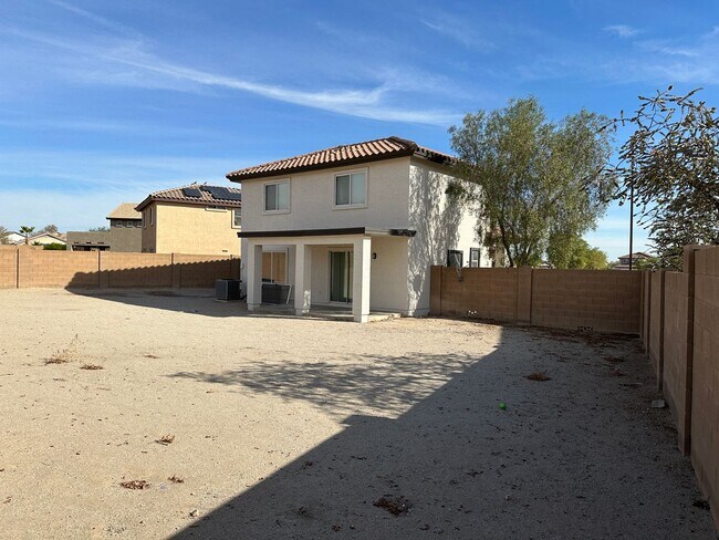 Foto del edificio - Buckeye, 4 bed, 2.5 bath, huge lot, across...