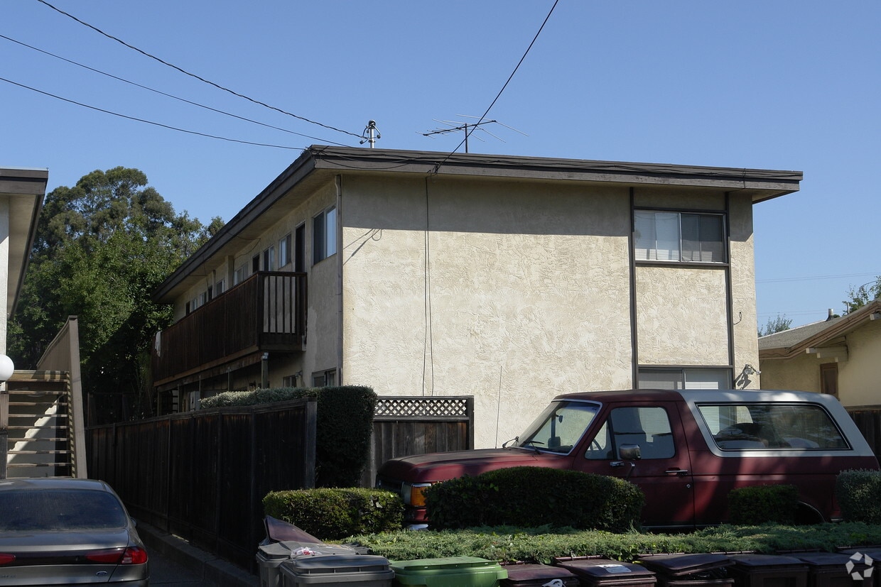 Building Photo - 2515 Bartlett St