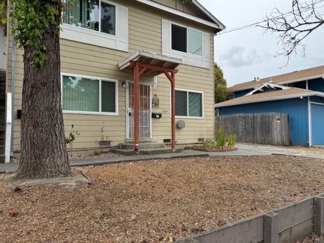 Primary Photo - Yukon Dr. Duplex