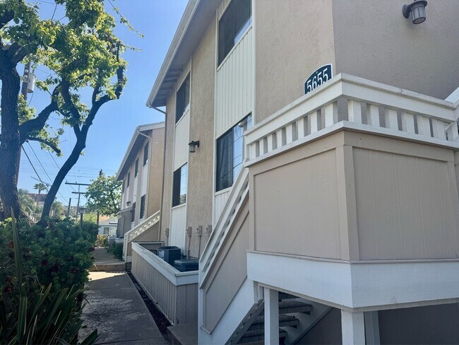 Foto del edificio - 5655 Riley St