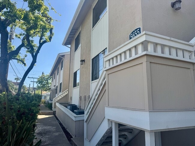 Building Photo - 5655 Riley St