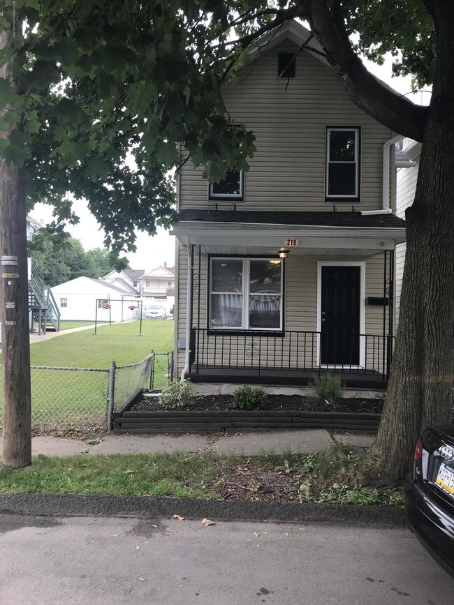 Building Photo - 316 N Garfield Ave