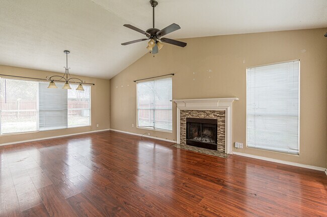 Building Photo - 9114 Chinon