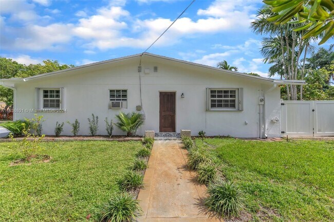 Foto del edificio - 155 SW 39th Ct