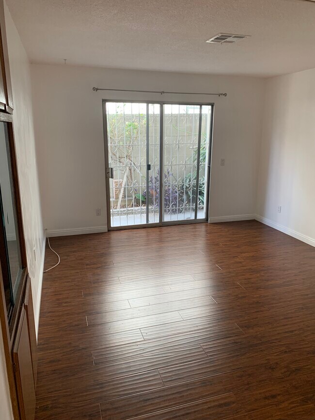 Foto del edificio - 425 Cottage Home St