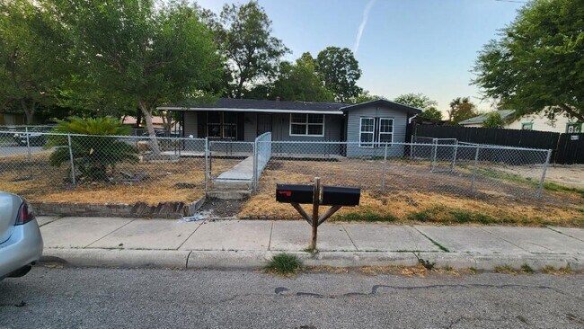 Foto del edificio - 971 Chalmers Ave