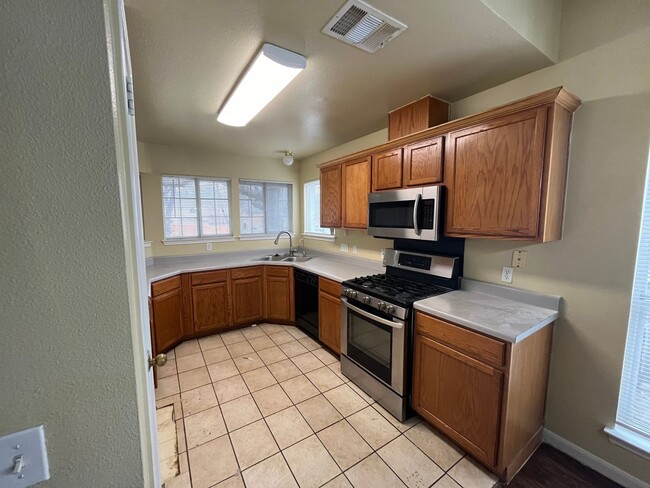 Building Photo - PRELEASING FOR FEBRUARY! 3 Bedroom 2 bath ...