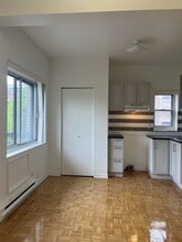 Building Photo - 539 Rue Prince Arthur O