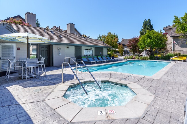 Pool Spa - Chardonnay Gardens