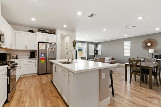 Foto del edificio - 5758 Tournament Ct