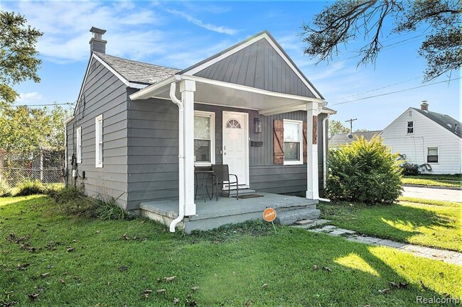 Building Photo - 13754 Knox Ave