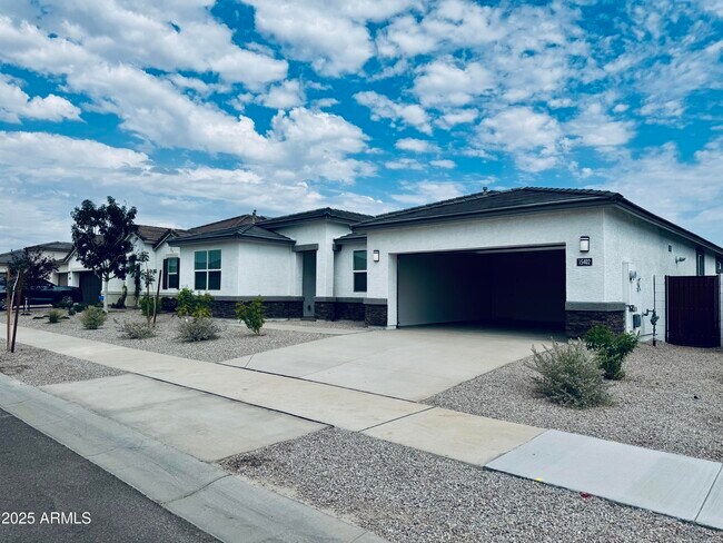 Foto del edificio - 15402 W Cottontail Ln