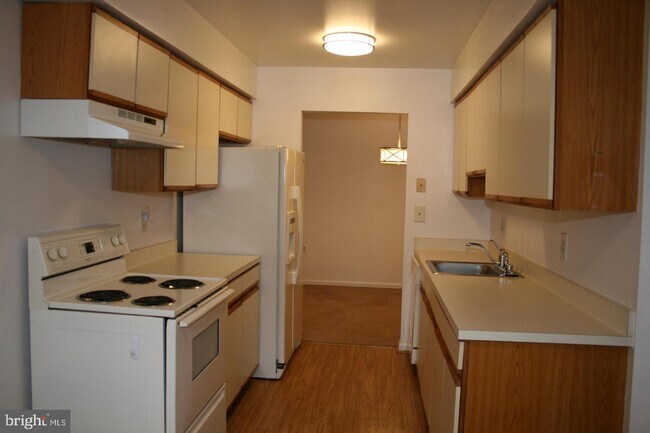 Building Photo - 7562 Belle Grae Dr