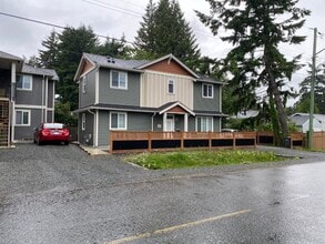 Building Photo - 1801 Hallen Ave