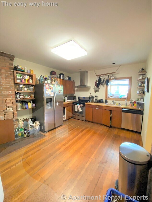 Central Sq Townhouse 3+ Bedroom, 2.5 Bat... Condo for Rent in