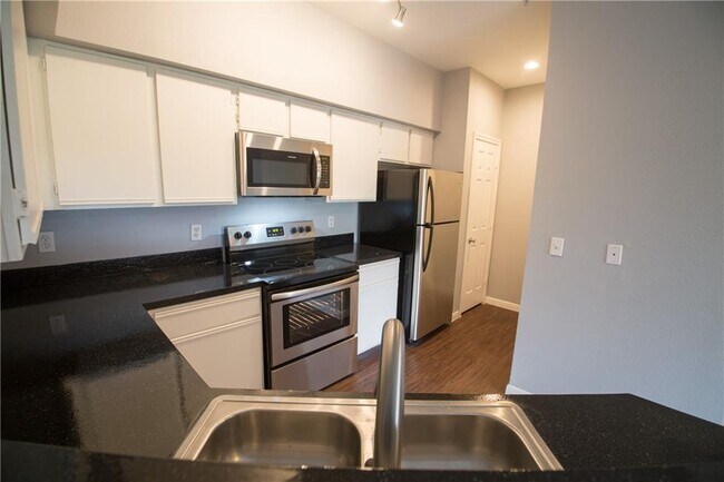 Building Photo - 2320 Gracy Farms Ln