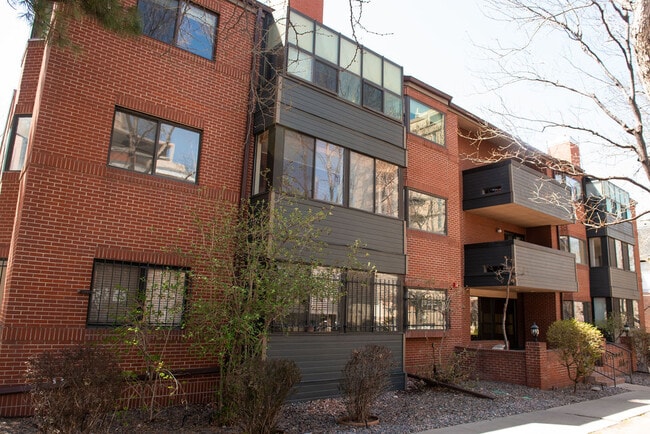 Building Photo - 534 E 7th Ave