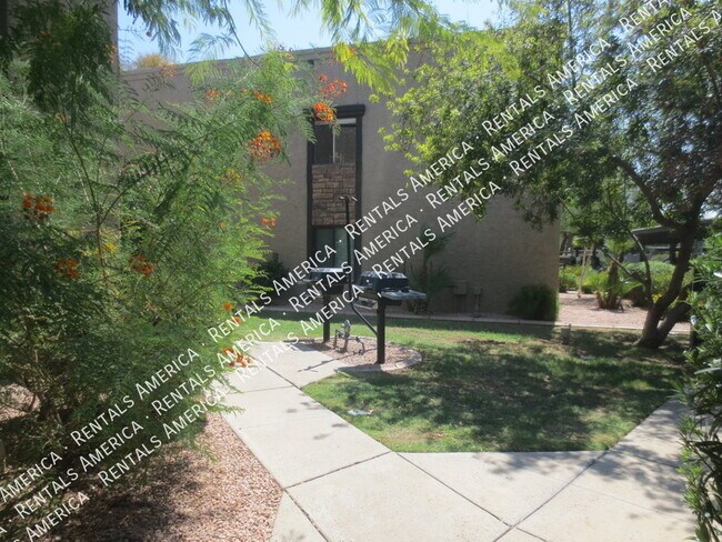 Building Photo - 5995 N 78th St