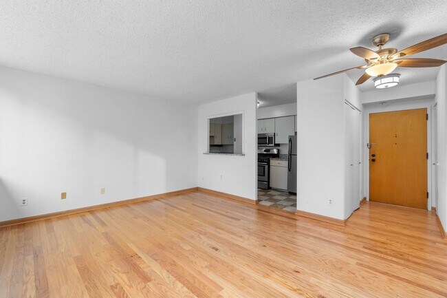 Foto del edificio - All Utilities Included! Bright Logan Circle 1BR/1BA Condo with Rooftop Views