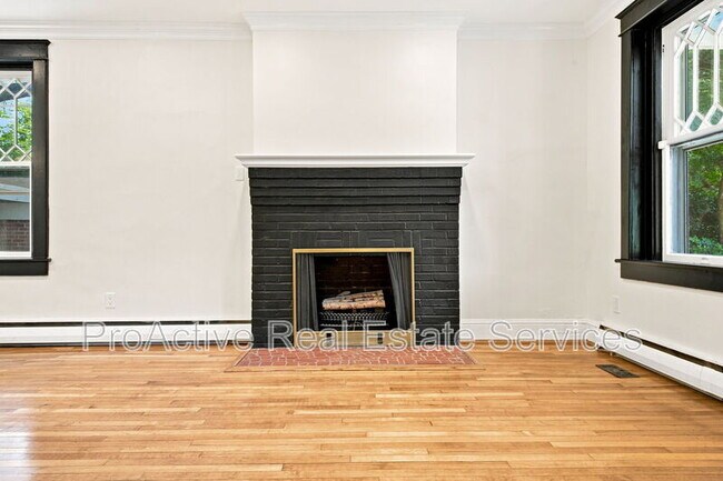 Building Photo - 734 Shirley Ave