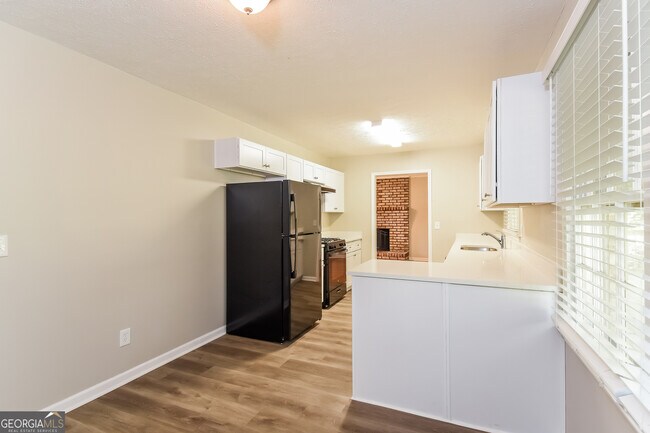 Foto del edificio - 5613 Woodland Dr
