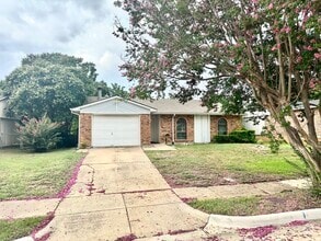 Building Photo - 521 Hanover Dr