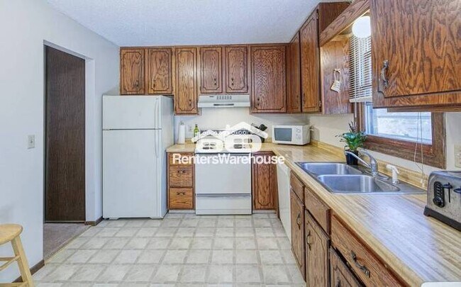 Foto del edificio - Available 12/1 - Cozy 2 Bed / 1 Bath Side by Side Duplex in West Saint Paul