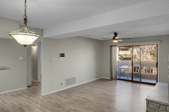 Foto del edificio - 1,640.95 - HALF OFF First Month's Rent - 2 Bedrooms, 2 Bathrooms, Apartment in Colorado Springs w...