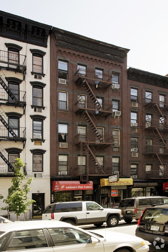 Building Photo - 215 E 26th St