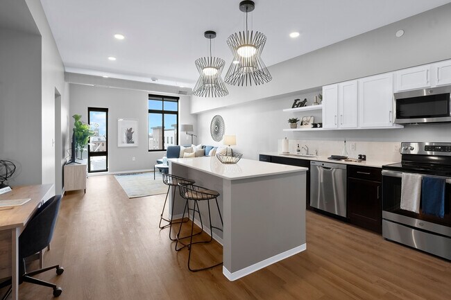 Cocina amueblada en unidad de un dormitorio - North Side Yard