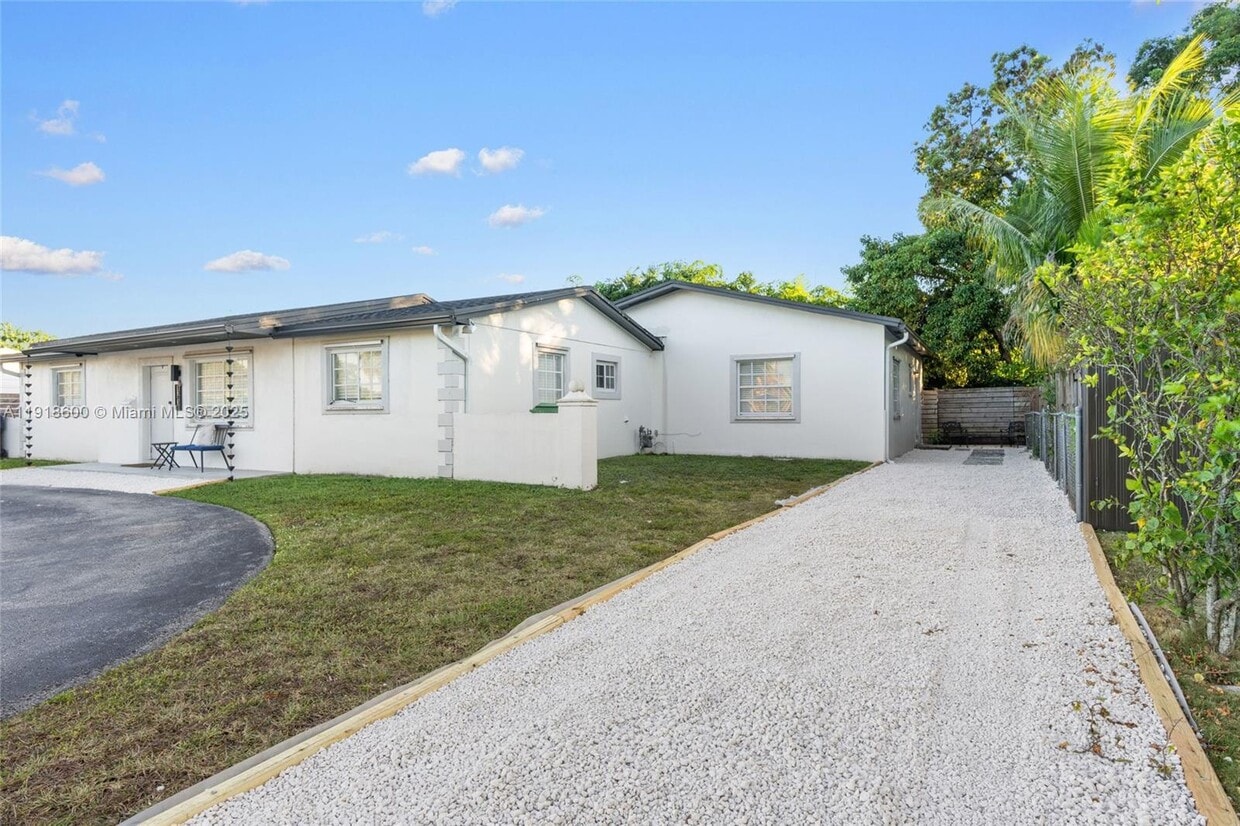 Primary Photo - 13830 SW 73rd St