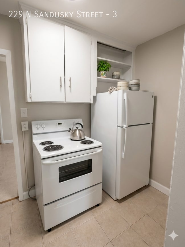 Building Photo - 229 N Sandusky St