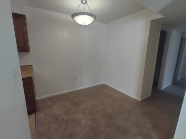 Building Photo - 600 Reusens Rd