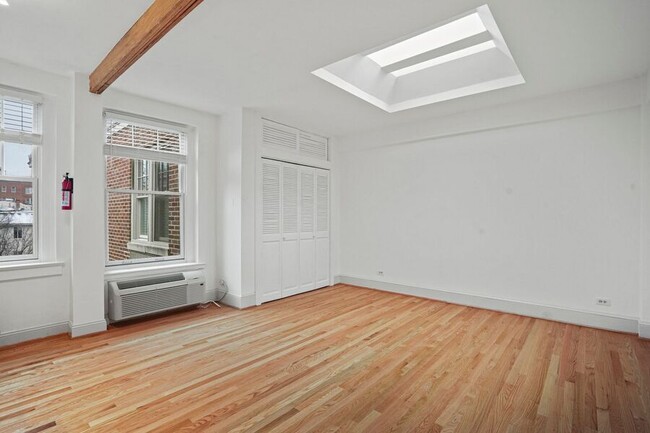 Foto del edificio - Amazing One-Bedroom Adams Morgan Unit! - W...