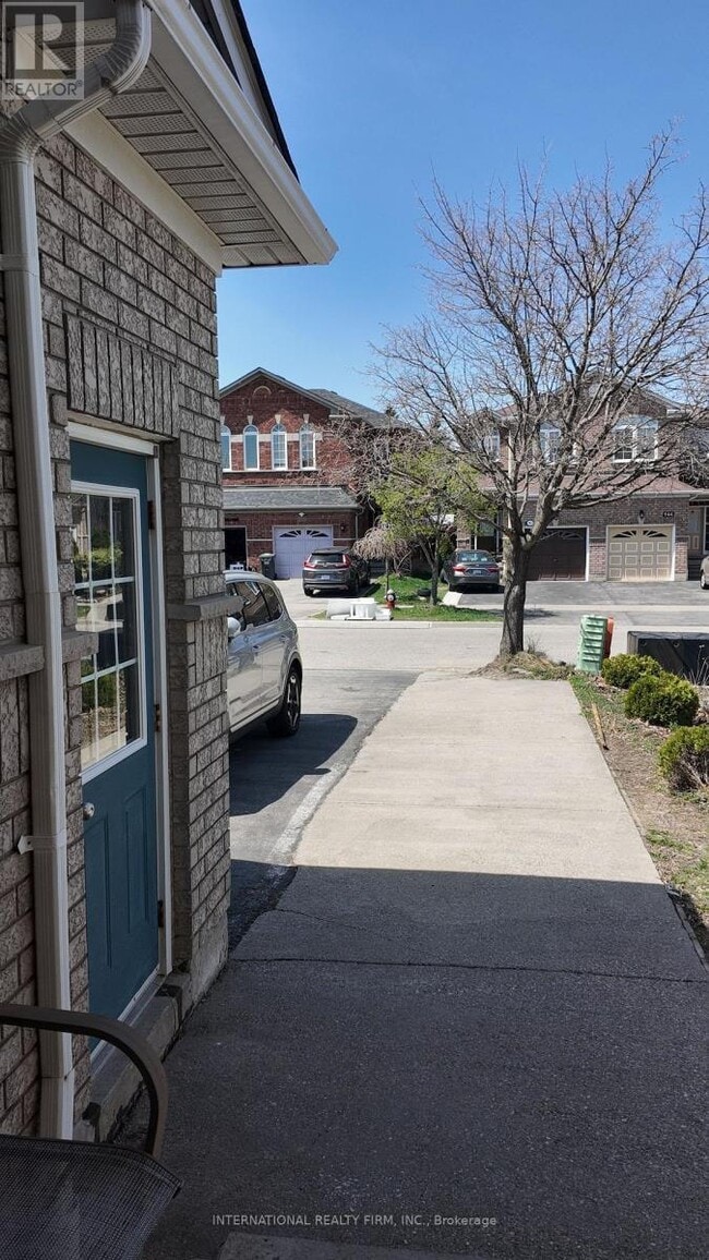 Building Photo - 943 Ledbury Crescent