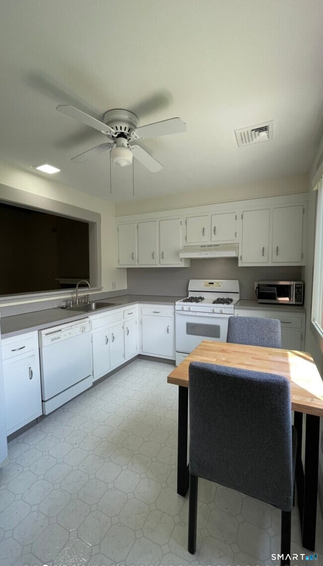 Foto del edificio - 14b Algonquin Ln