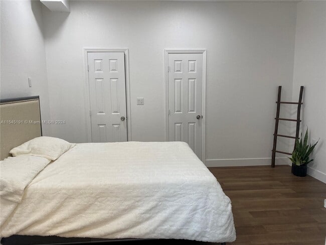 Foto del edificio - 4124 NE 30th St