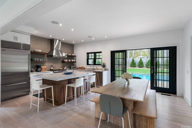 Foto del edificio - 31 Meredith Ave