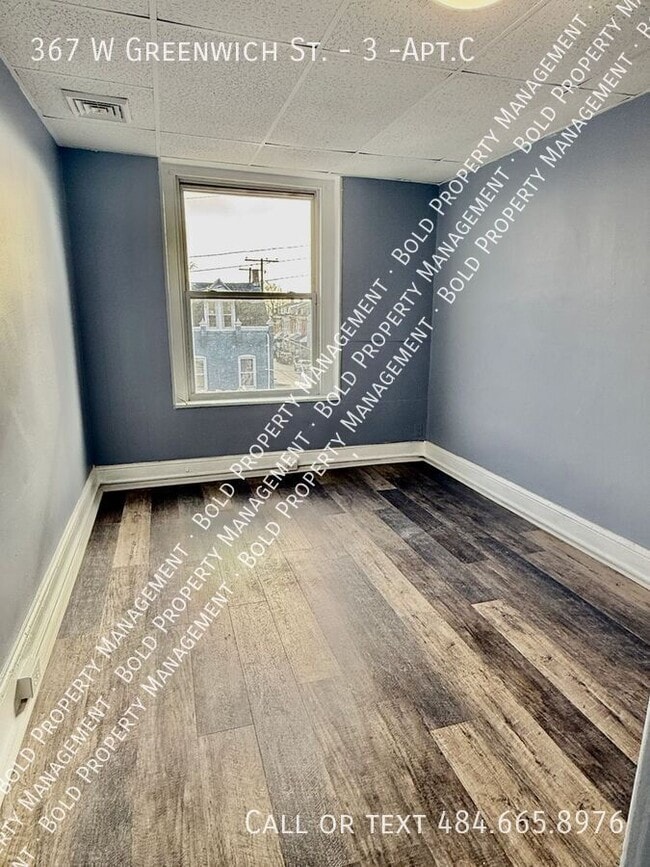 Foto del edificio - 367 W Greenwich St