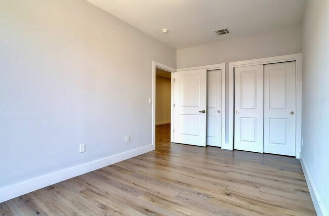 Foto del edificio - 502 Broadway