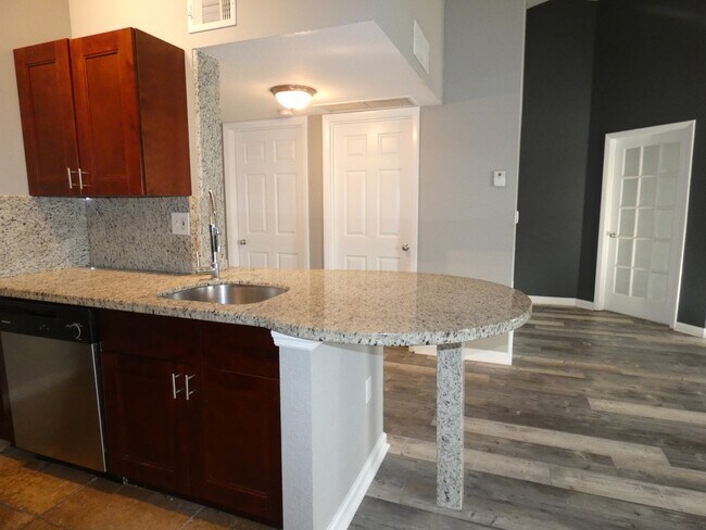 Foto del edificio - 2831 N Oakland Forest Dr