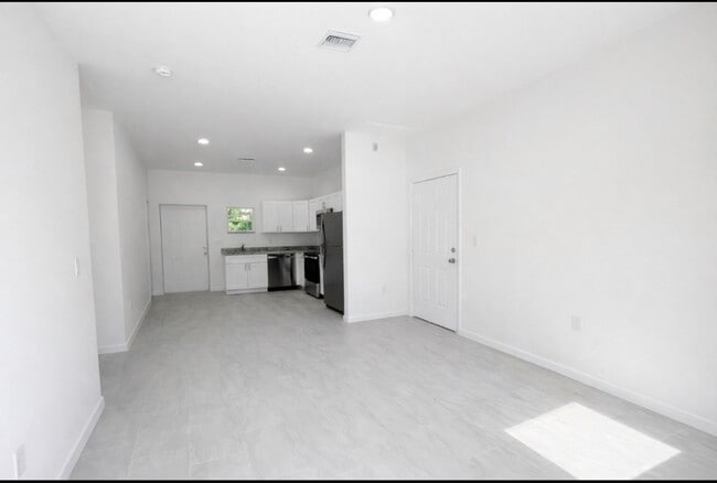 Building Photo - Brand-New Modern 2BR/2BA Home with Garage – Desirable Lehigh Acres Location