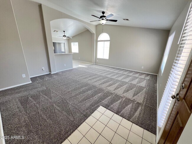 Foto del edificio - 11231 W Golden Ln
