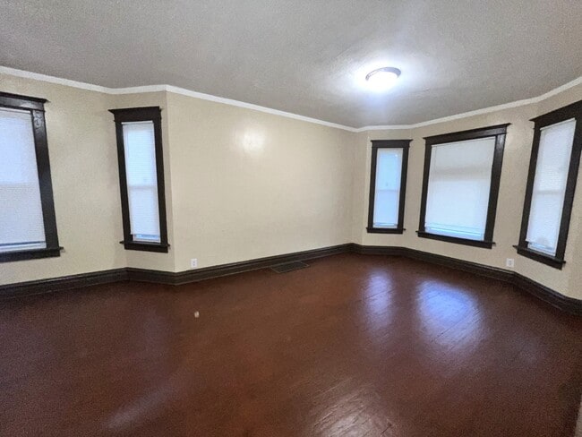 Building Photo - 12015 S Stewart Ave