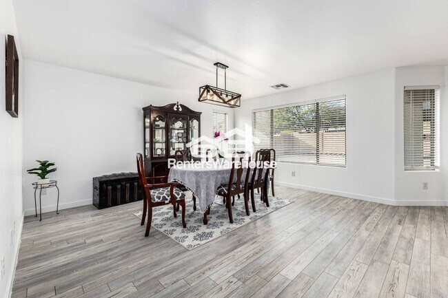 Building Photo - 14122 W Rosewood Dr