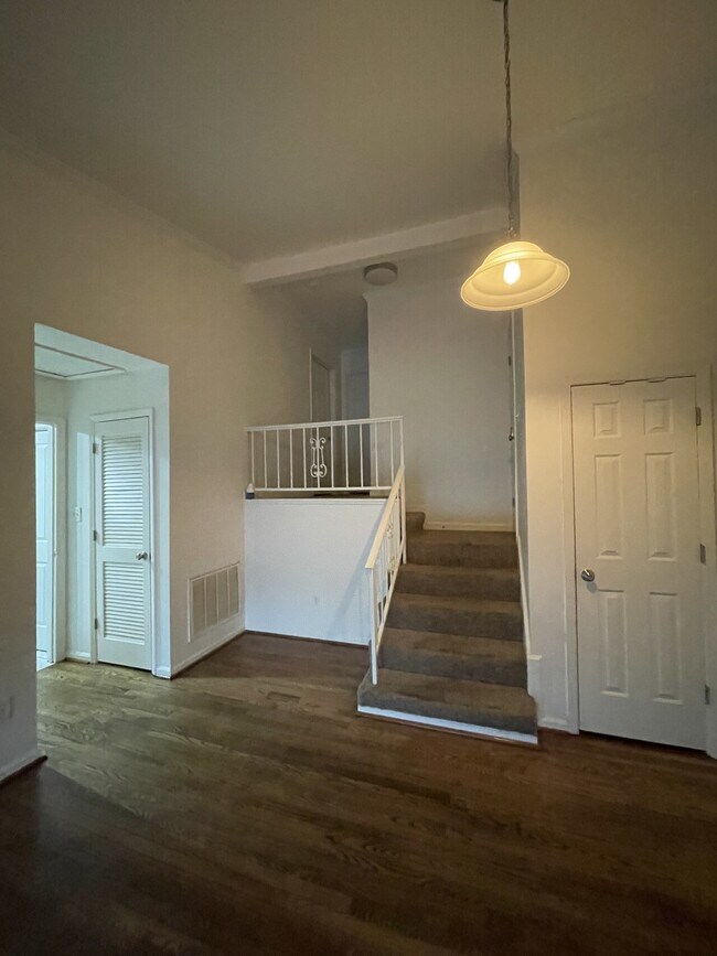 Building Photo - 236 East Green