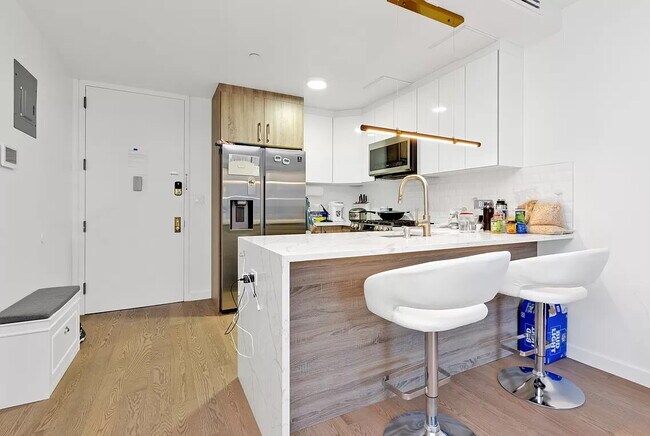 Foto del edificio - Comfortable Living in a Desirable Area