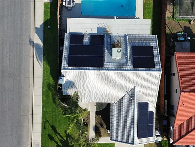 Building Photo - CHARMING 2-Bed, Office, & 2-Bath POOL HOME!