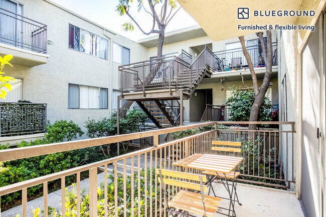 Foto del edificio - 17200 Burbank Blvd
