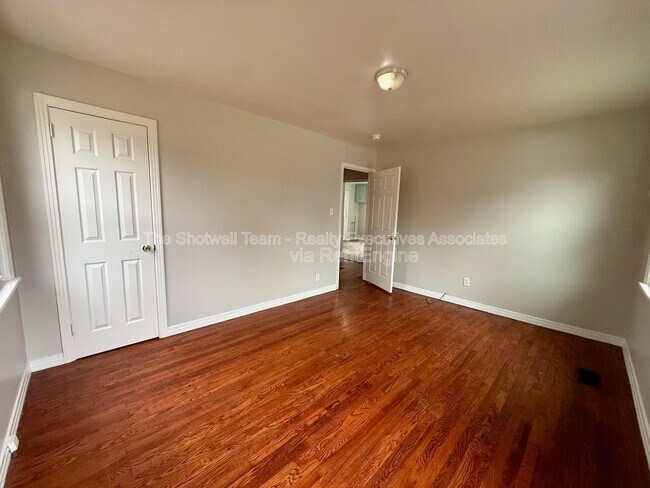 Foto del edificio - 2406 Wilson Ave